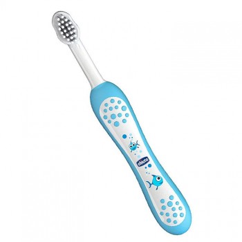 CHICCO plava četkica za zube, 6m+ CHICCO plava četkica za zube, 6m+